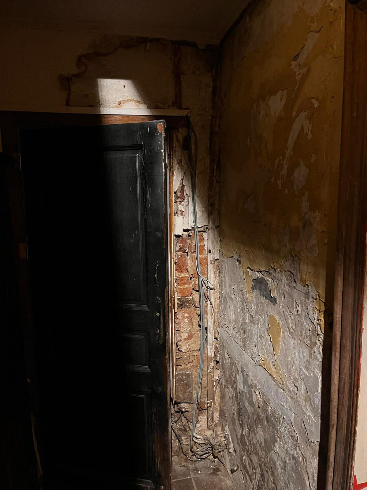 Plafonnage murs avant travaux - murs abîmés à Liège - TS Pro-Tech